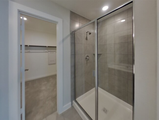 Building Photo - 4930 San Fabiano Ct