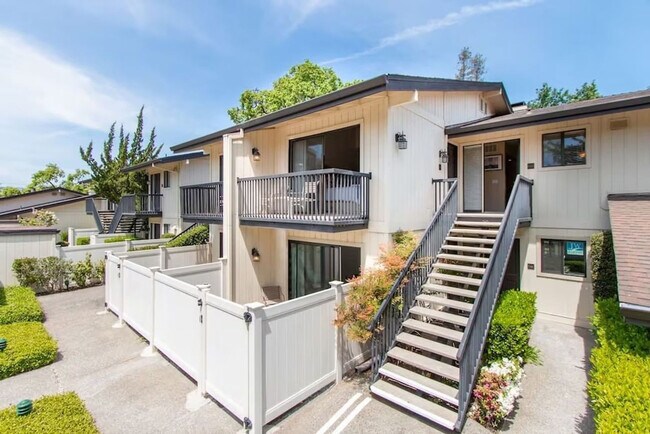 Building Photo - 648 Cottage Dr