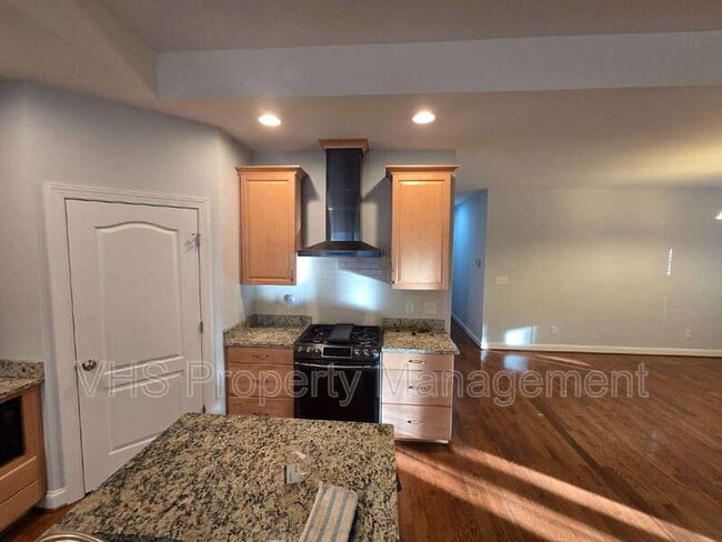 Building Photo - 2400 Lakeview Pkwy