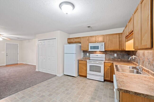 Building Photo - 504 Luxury Dr