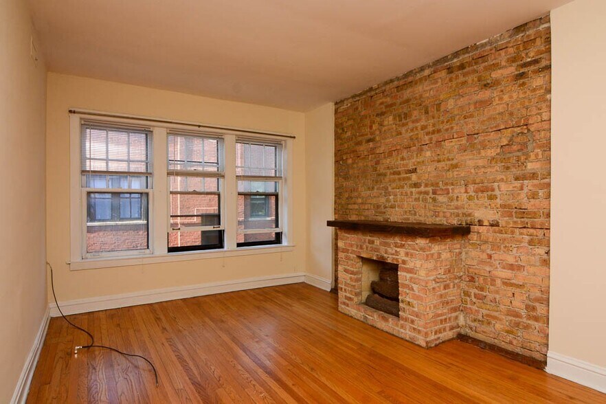 Building Photo - 3530 N Racine Ave