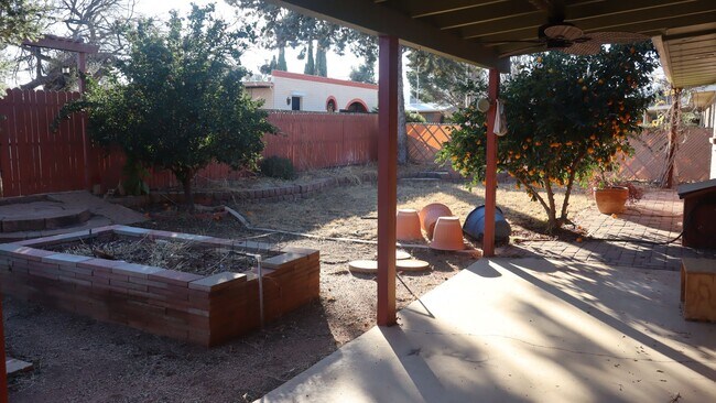 Building Photo - Spacious