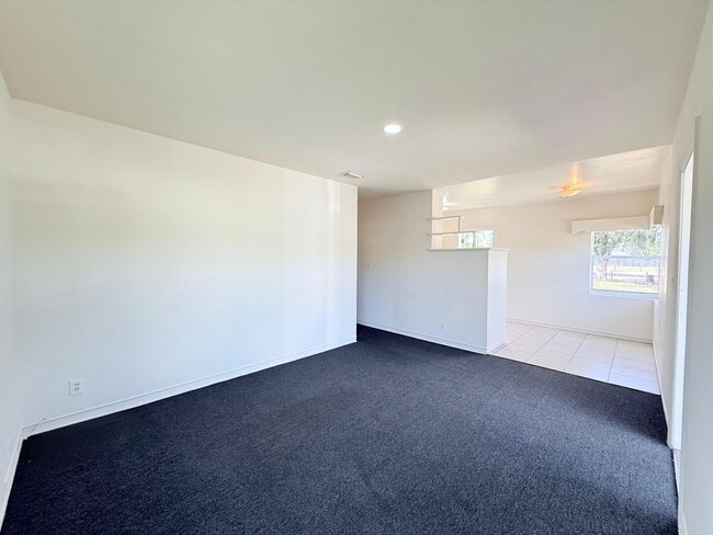 Building Photo - 530 58th St