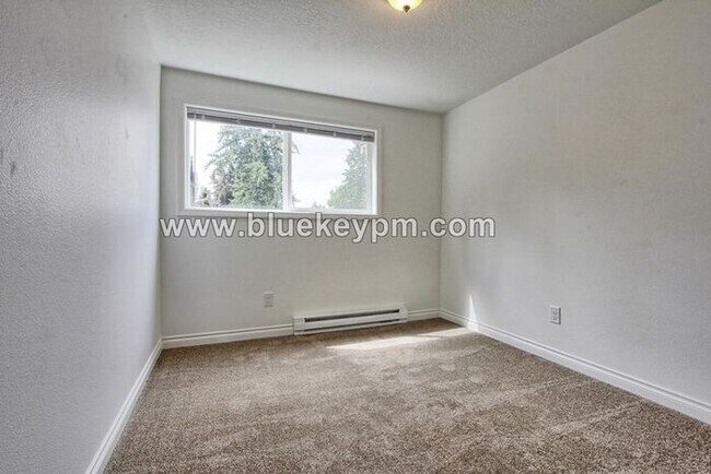 Building Photo - 2 Bed, 1 Bath Unit #12 at Pine Grove Apts for $1395 Per Month on St. Johns Road