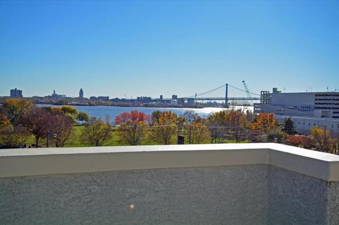 Building Photo - 327 E Allen St