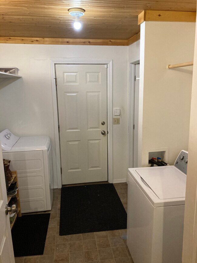 laundry room - 908 S Jefferson St