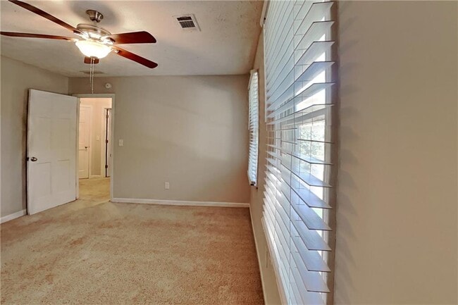 Building Photo - 3867 Buckland Dr SW