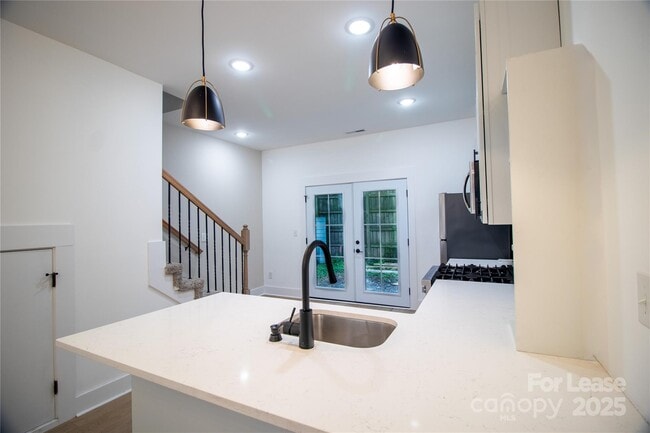 Building Photo - 603 Church St