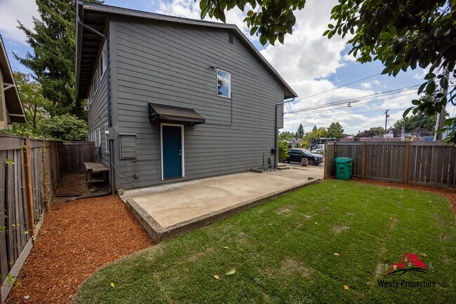Building Photo - 6721 NE Klickitat St