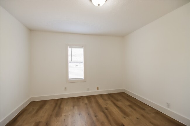 Building Photo - 16606 W Crosby St