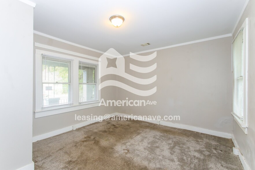 Building Photo - 1858 Watkins St