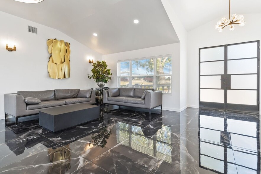 Building Photo - 1092 TX-46