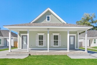 Building Photo - 518 Main St