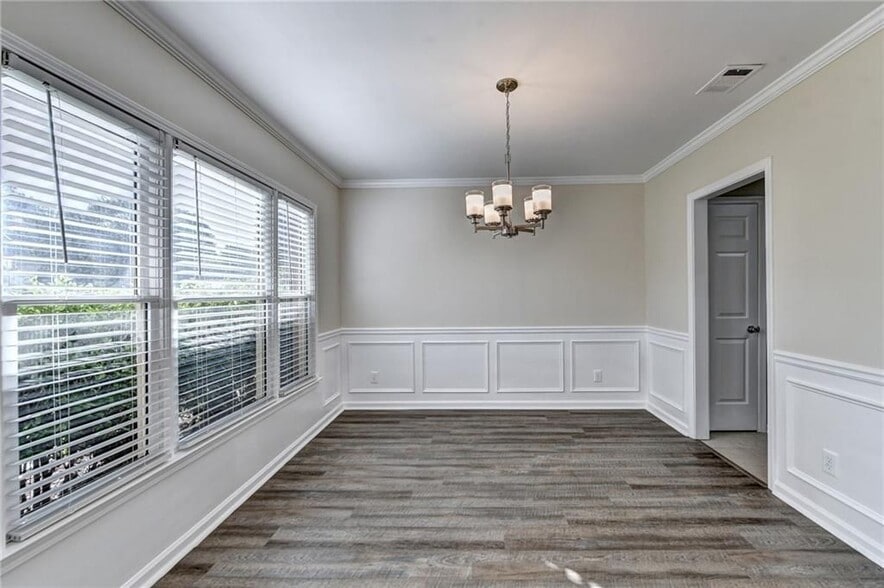 Building Photo - 3460 Maple Terrace Dr