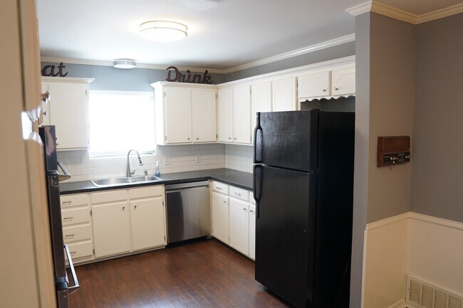 Building Photo - 2205 Vail Ct