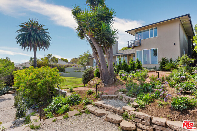 Building Photo - 500 Amalfi Dr