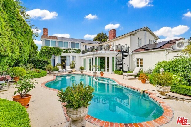 Building Photo - 516 S Rimpau Blvd