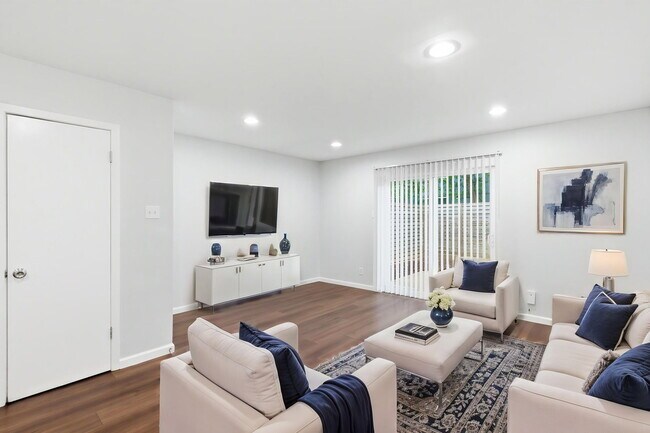 Building Photo - 3820 Southway Dr