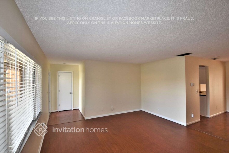 Building Photo - 3520 SW 70th Ave