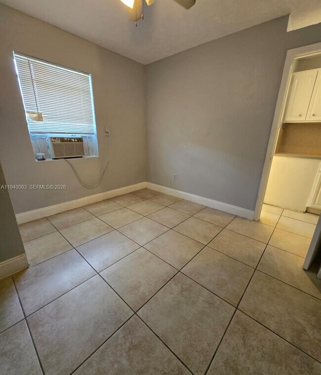 Building Photo - 3981 SW 12th Pl