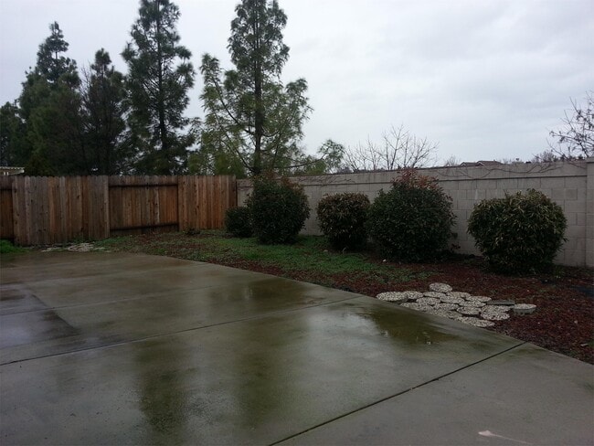 Building Photo - 2556 Du Bois Dr