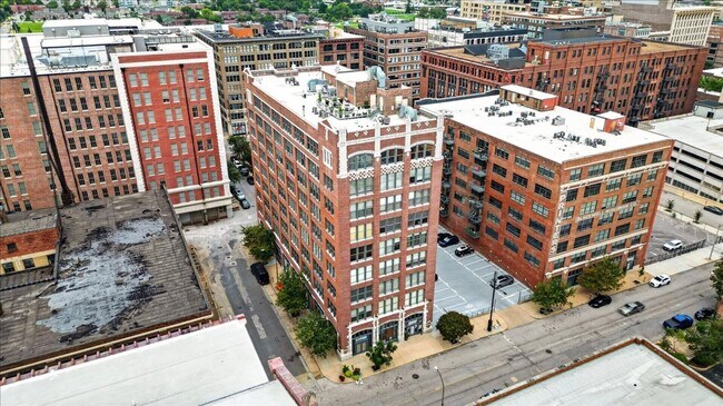 Building Photo - 1627 Locust St