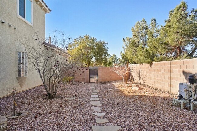 Building Photo - 10500 Eagle Nest St