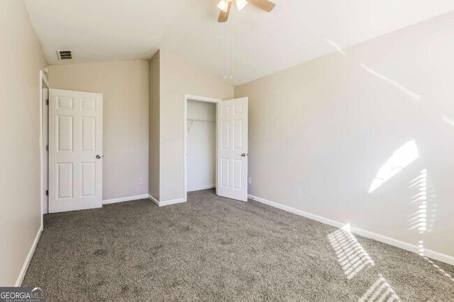 Building Photo - 5521 Village Trace