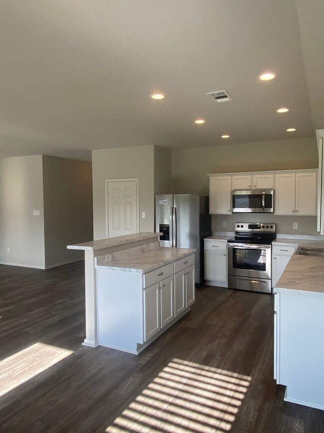 Building Photo - *NOW PRELEASING!*  Four Bedroom | Two Bath Home in Walcott Springs