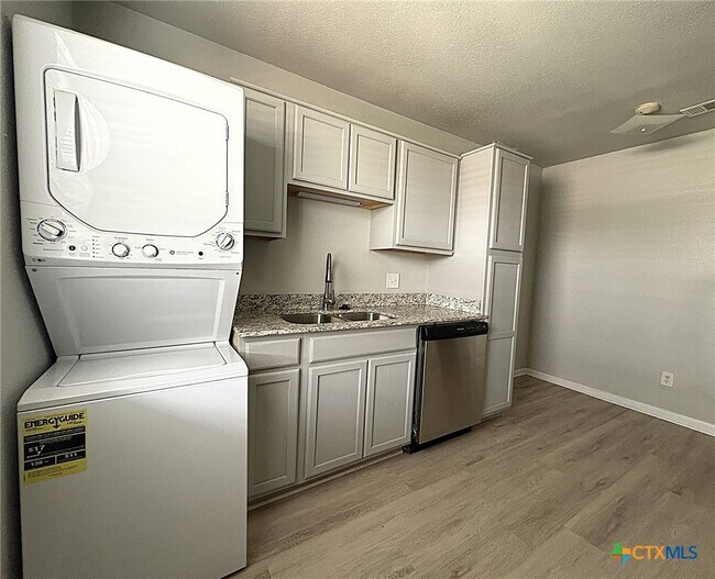 Building Photo - 305 Northern Dove Ln