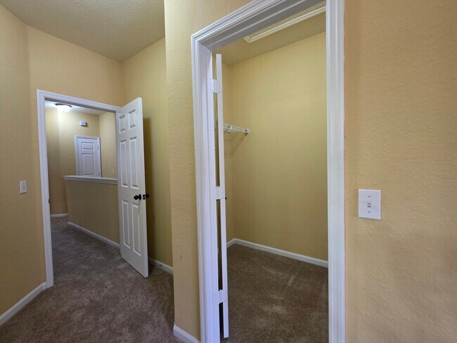 Building Photo - FOR RENT, 2 bedroom 2.5 bathroom townhouse