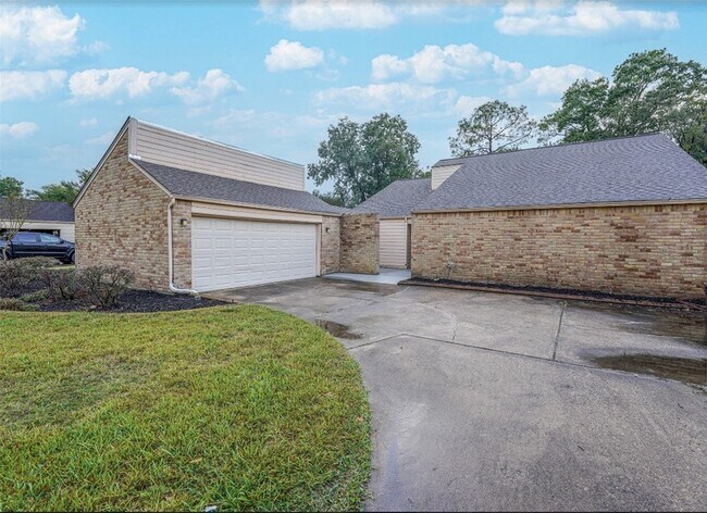 Building Photo - 2306 Wallingford Dr