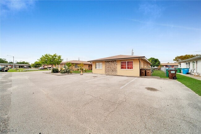 Building Photo - 4824 Lucaya Dr