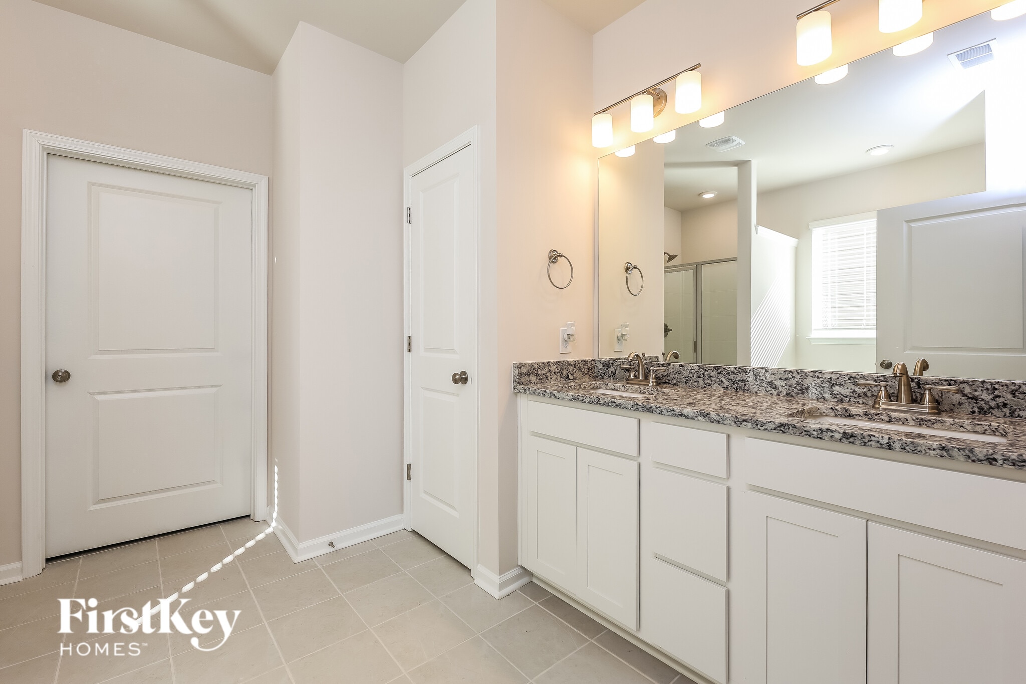 Building Photo - 562 Hillpark Ln