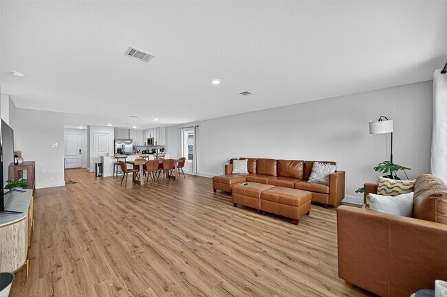Building Photo - 27615 Seascape Vlg Dr