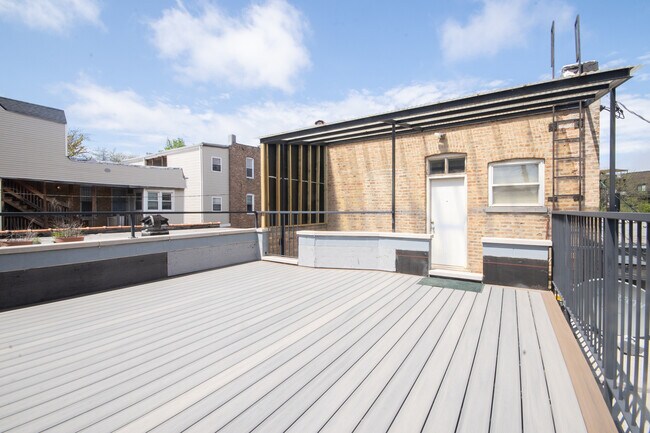 Building Photo - 2849 W Belmont Ave