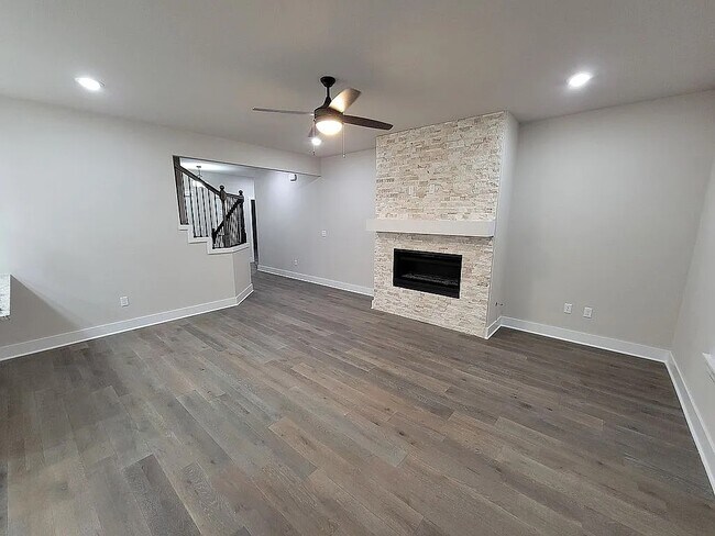 Building Photo - 4202 SW Plumley Ave