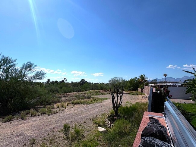 Building Photo - 3720 S Sarnoff Dr