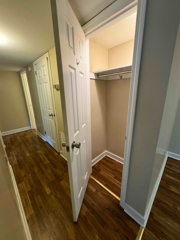 Building Photo - 1801 Marion Manor Dr