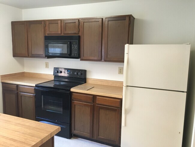 Building Photo - 656 Oleander Cir