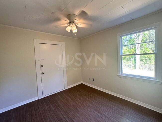 Building Photo - 5207 Azalea Cir S