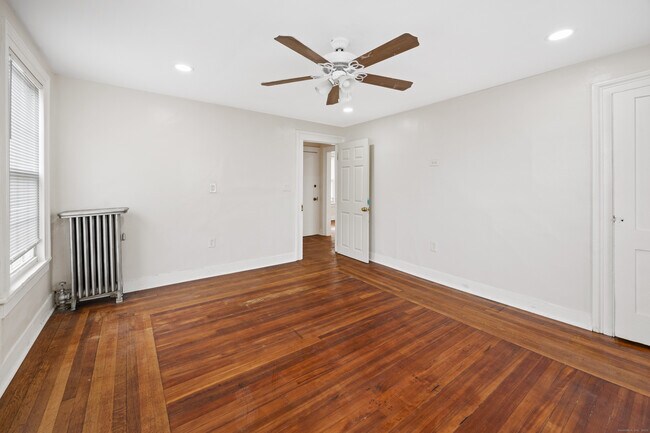 Building Photo - 57 King St