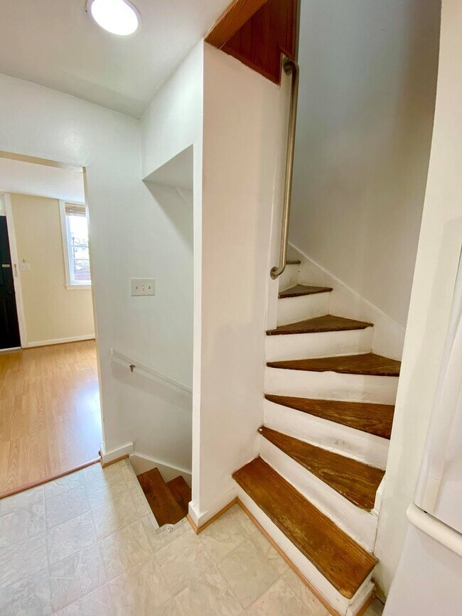 Building Photo - Charming 1-Bedroom Rowhome in Ridgley's De...