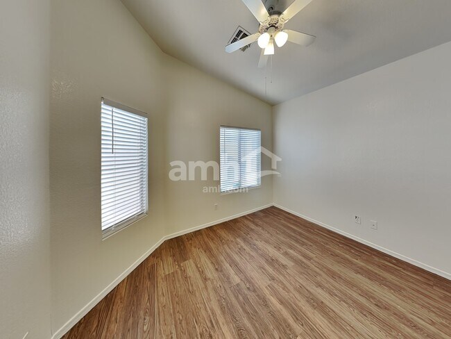 Building Photo - 960 S Banning St