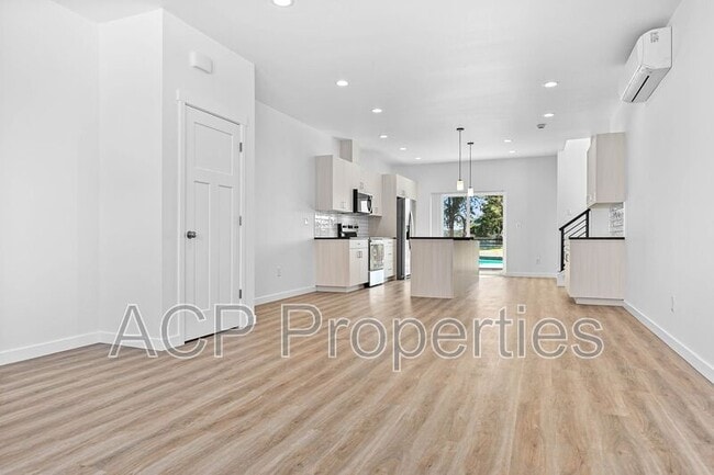 Building Photo - 1318 Bradley Ct