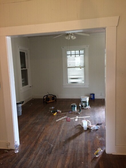 Building Photo - 402 Fair Ave