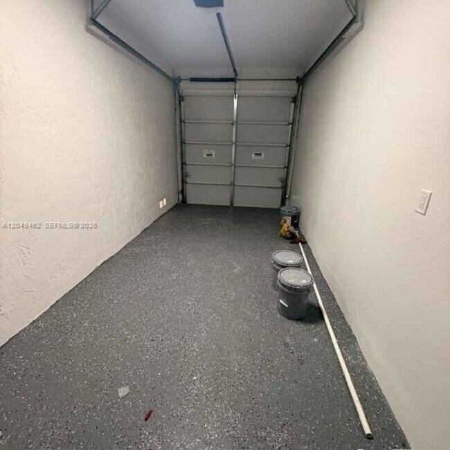 Building Photo - 6140 SW 39th St
