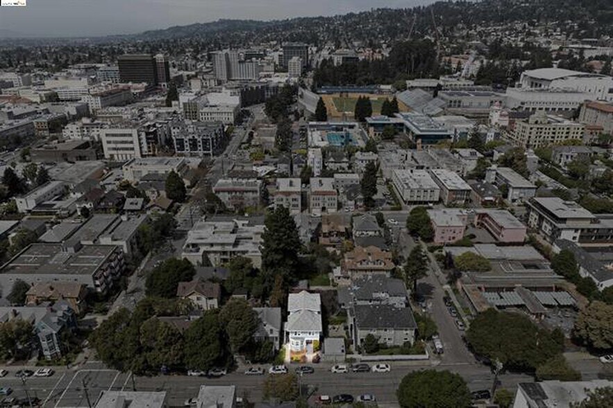 Building Photo - 2211 Haste St