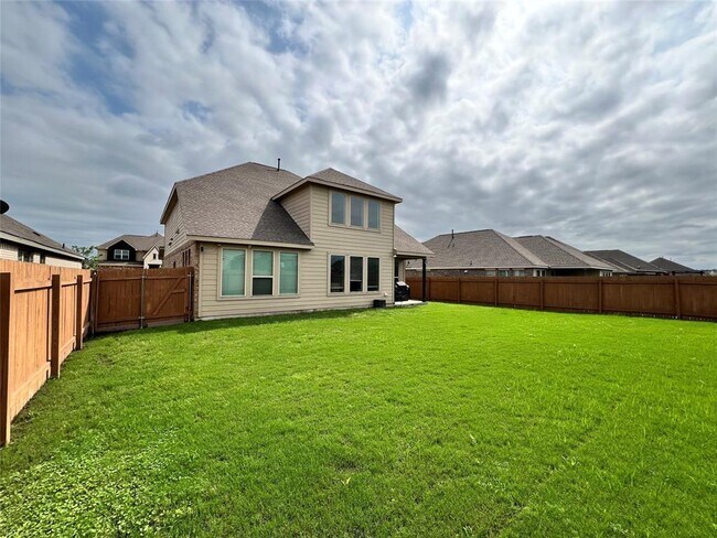 Building Photo - 3900 Eland Dr