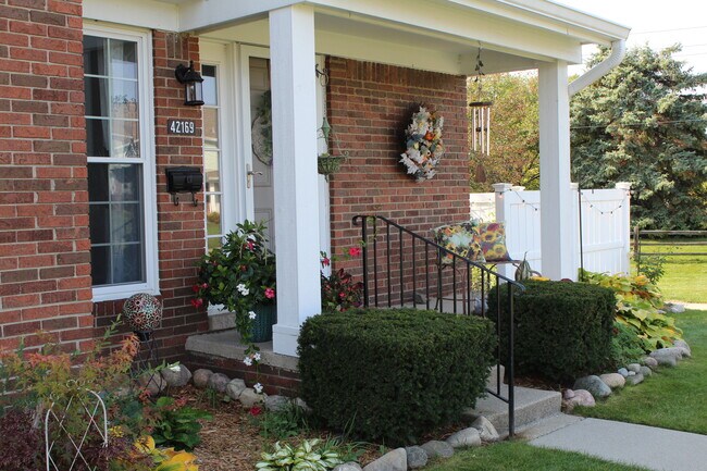 Building Photo - 42169 Gladwin St